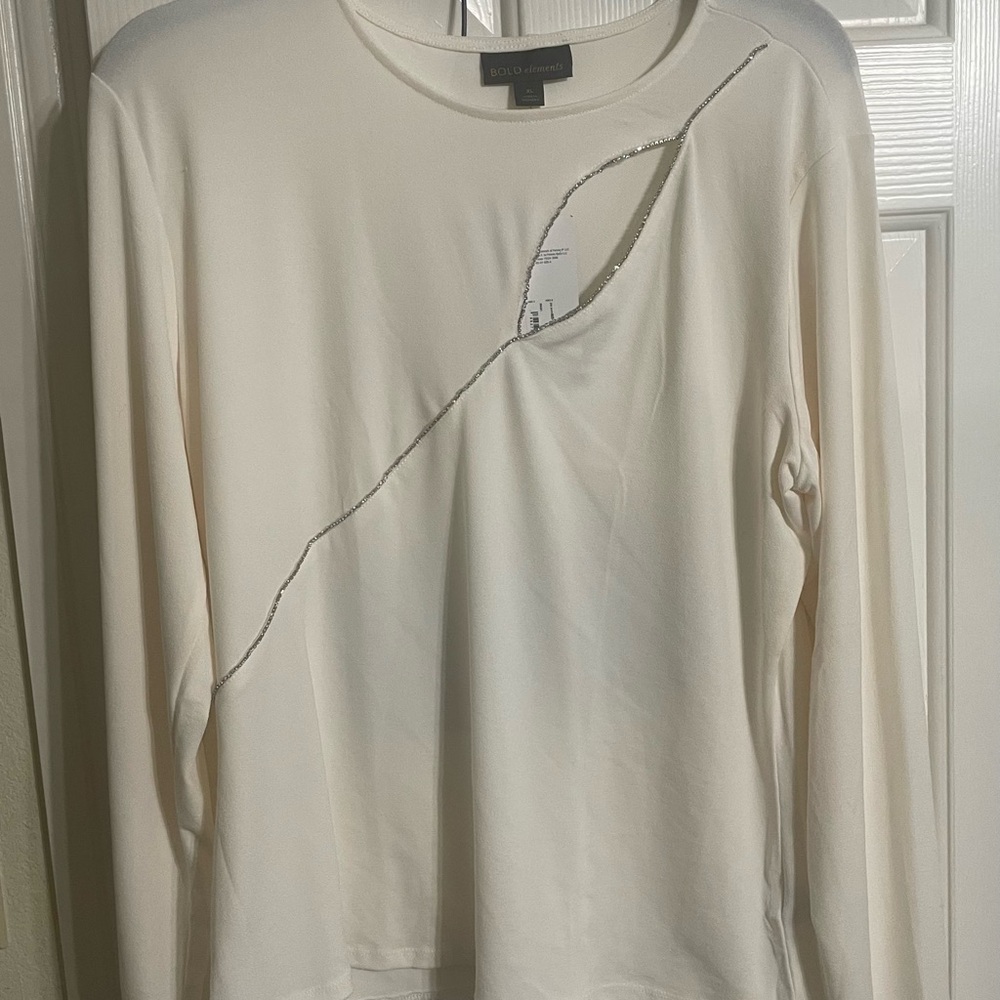 BOLD elements Cream Long Sleeve Top with Unique Cutout